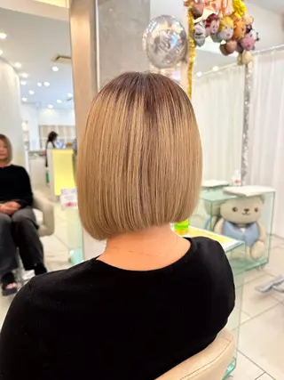 ミディアム 艶カラー/ハイトーン /ブリーチのヘアスタイル