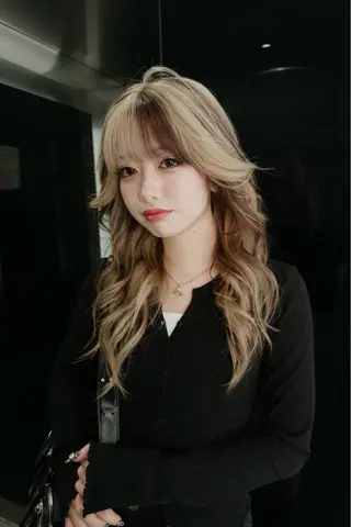 セミロング カラー naito/ブリーチ /エクステ/縮毛のヘアスタイル