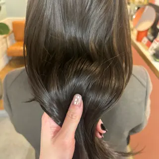 ロング カラー MUKU 市川 莉花のヘアスタイル
