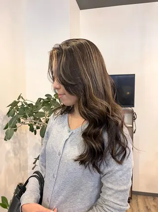 カラー G.O.A.T hair所属・Karen ✂︎GOAThairのヘアスタイル