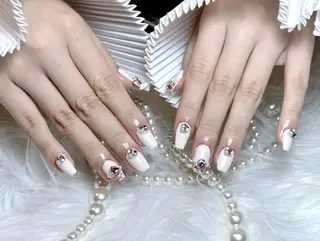 ネイル RAFFINE 月🦋🩵のネイルデザイン