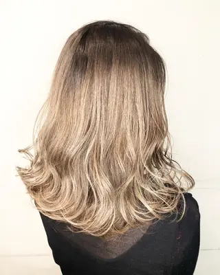 ミディアム カラー 西本 夏美のヘアスタイル