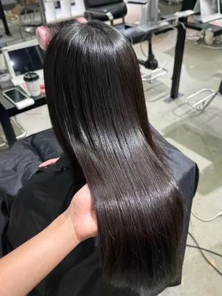 ロング Nozomi/透明感 /デザインカラーのヘアスタイル