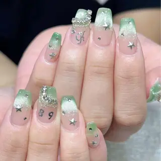 ネイル Queens 榊 まおのネイルデザイン