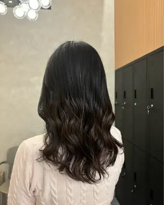 ミディアム ワイズミ モモカのヘアスタイル