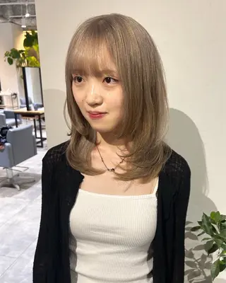 セミロング カラー hinano ヒナノのヘアスタイル