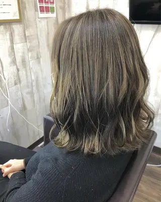 ミディアム カラー モリナガ ヒトミのヘアスタイル