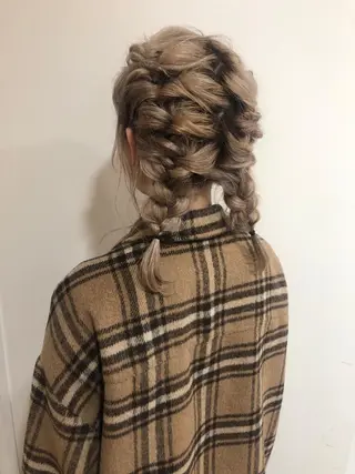 ミディアム ヘアアレンジ MIOベージュカラー 柔らかいカラーのヘアスタイル