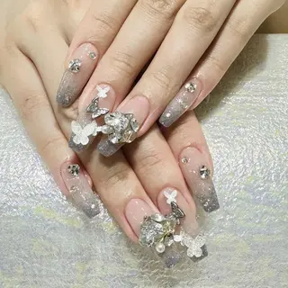 ネイル Queens テイのネイルデザイン