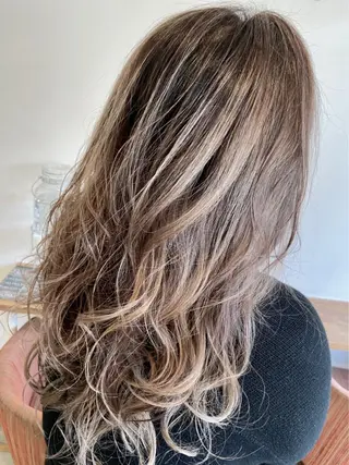 ロング カラー chill out 南塚口本店のヘアスタイル