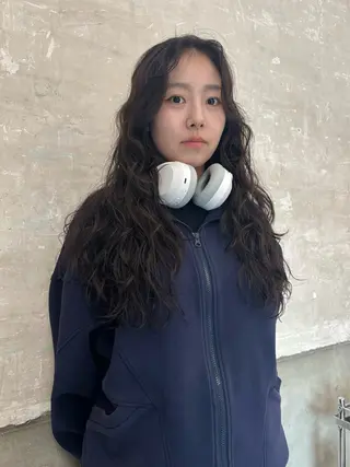 ロング パーマ ami/大阪/暖色 /レイヤーカットのヘアスタイル