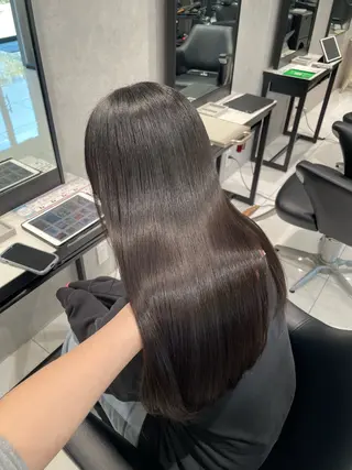 カラー 下茂 優衣のヘアスタイル