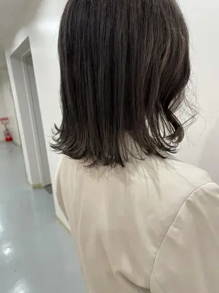ミディアム カラー akane .のヘアスタイル