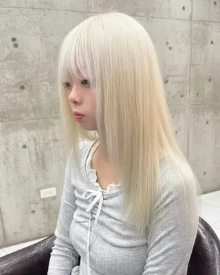 ロング カラー ホワイト/店長/カラ ー講師/錦糸町/岩崎のヘアスタイル