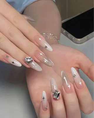 ネイル T. Leeのネイルデザイン