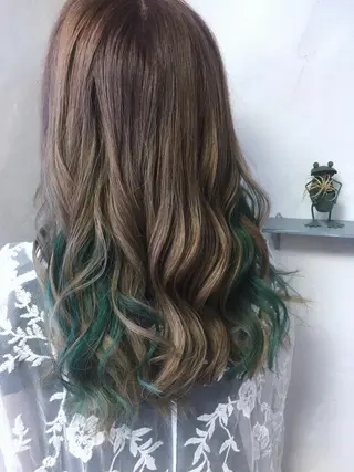 ロング カラー パーマ ヘアアレンジ 推し活専用 【派手髪】飯野ゆかりのヘアスタイル