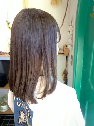 セミロング カラー 佐藤 美咲のヘアスタイル