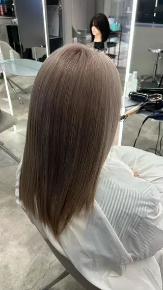 ミディアム 寺澤 花梨のヘアスタイル