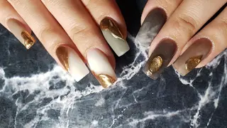 ミディアム ネイル クロキ 。のネイルデザイン