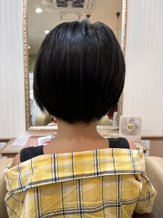 ショート シンセティックヘアデザイン所属・吉井 愛のヘアスタイル