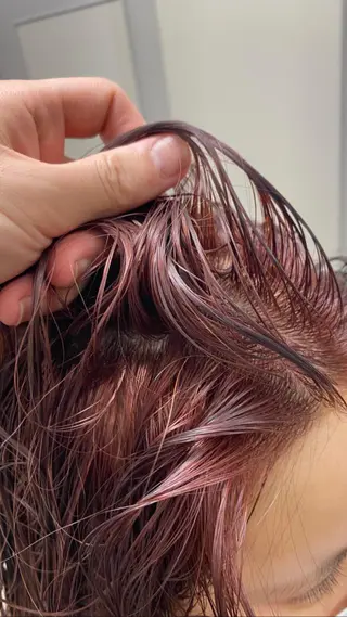 ミディアム カラー THE DAY所属・AKI HASHIMOTOのヘアスタイル