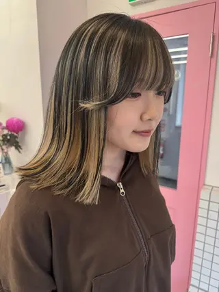 ミディアム レイヤーカット/透明 感カラー/saraのヘアスタイル