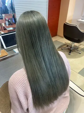 ロング カラー ☘️折戸結菜☘️ ハイトーンカラーのヘアスタイル