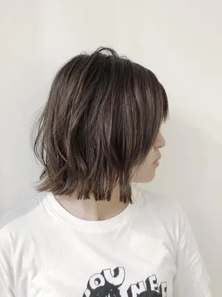 ミディアム カラー 松下 輝璃のヘアスタイル