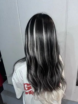 ロング カラー andArt所属・武原 虹音のヘアスタイル