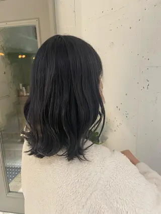 ミディアム カラー カジュアルを女っぽく 𝗮𝘆𝗮𝗰𝗼のヘアスタイル