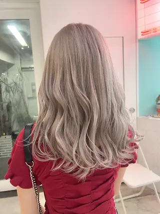 ミディアム カラー ハイトーン/レイヤー ハッシュカット/牧原のヘアスタイル