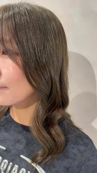 セミロング カラー ひろせ ちかなのヘアスタイル