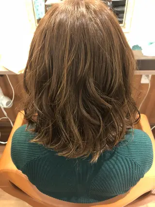 ミディアム 岩本 理沙のヘアスタイル