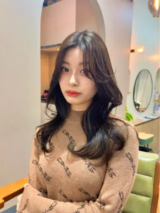 ロング カラー 韓国レイヤー　船橋 徒歩5分/小川友美のヘアスタイル