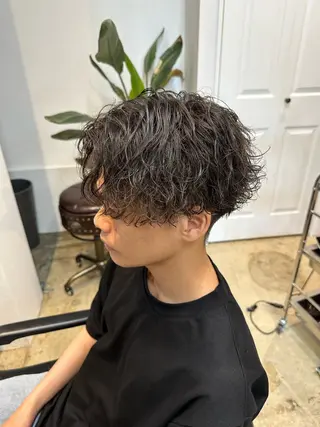 ショート パーマ メンズ 倉持 誠也　フェザーパーマのヘアスタイル