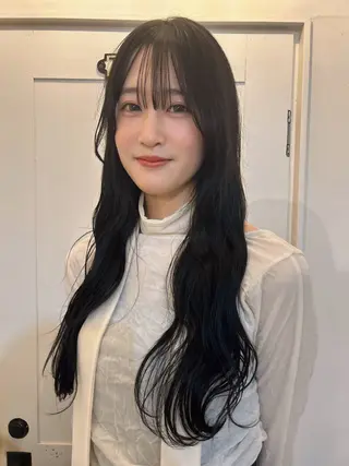 ロング カラー KAEDE NAGATAのヘアスタイル