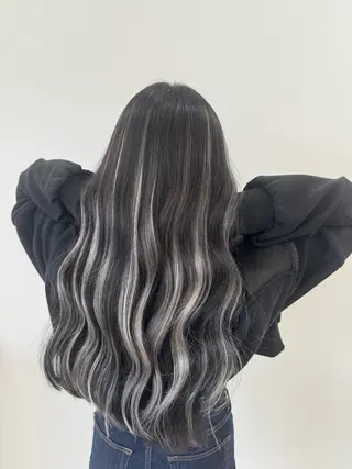 ロング ブリーチ・縮毛矯正 三島佳音のヘアスタイル