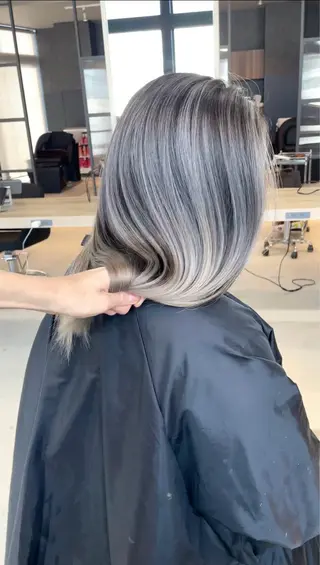 セミロング カラー Lia所属・皆木 智晴のヘアスタイル