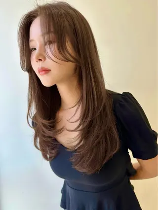 セミロング カラー レイヤー/韓国 ハイトーン興津史弥のヘアスタイル