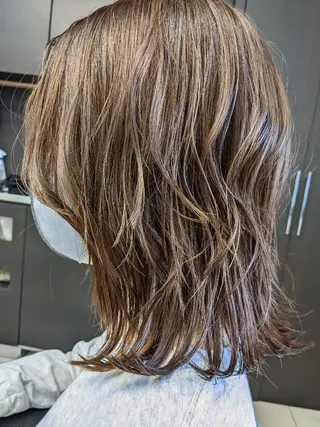 ミディアム 小嶺 麗華のヘアスタイル