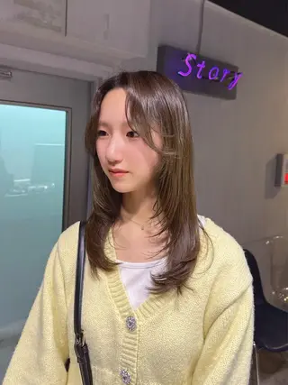 セミロング カラー NANAMI🩵 大人可愛い韓国ヘアのヘアスタイル