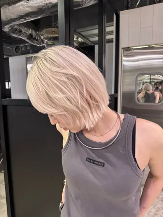 ミディアム カラー ALBUM IKEBUKURO所属・池袋エリア　ブリーチ 支持率No.1のヘアスタイル