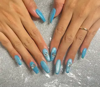 ネイル VIERU 🌈🎀💖のネイルデザイン