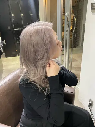 カラー ミルクティーベージュ ブリーチ🖤サヤカのヘアスタイル