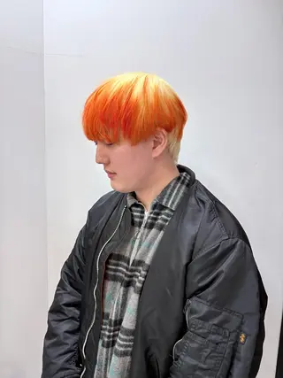 カラー メンズ 高明度ハイトーン× ショート/莉音🧤のヘアスタイル