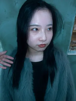 ロング freera所属・湯浅 美玖のヘアスタイル