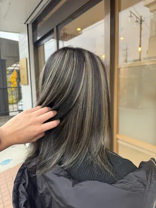 ミディアム カラー 阿部 美羽のヘアスタイル