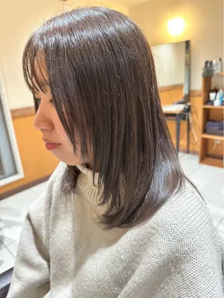 セミロング カラー 片岡 阿里那のヘアスタイル