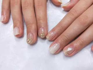 ネイル R'well所属・はばすみれ🎀ﾈｲﾙ 光ﾌｪｲｼｬﾙ ﾍｱのネイルデザイン