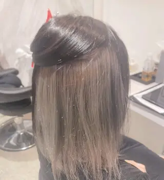 セミロング カラー 伊藤 芹華のヘアスタイル